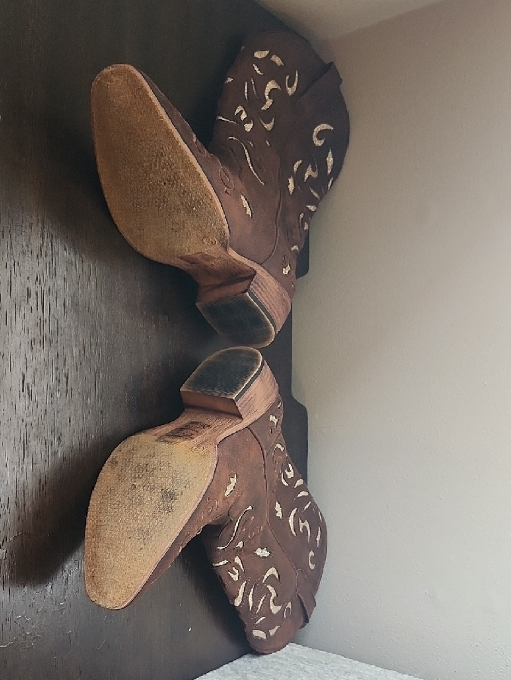 Brown Embroidered Western Cowboy Boots - Picture 3 of 4